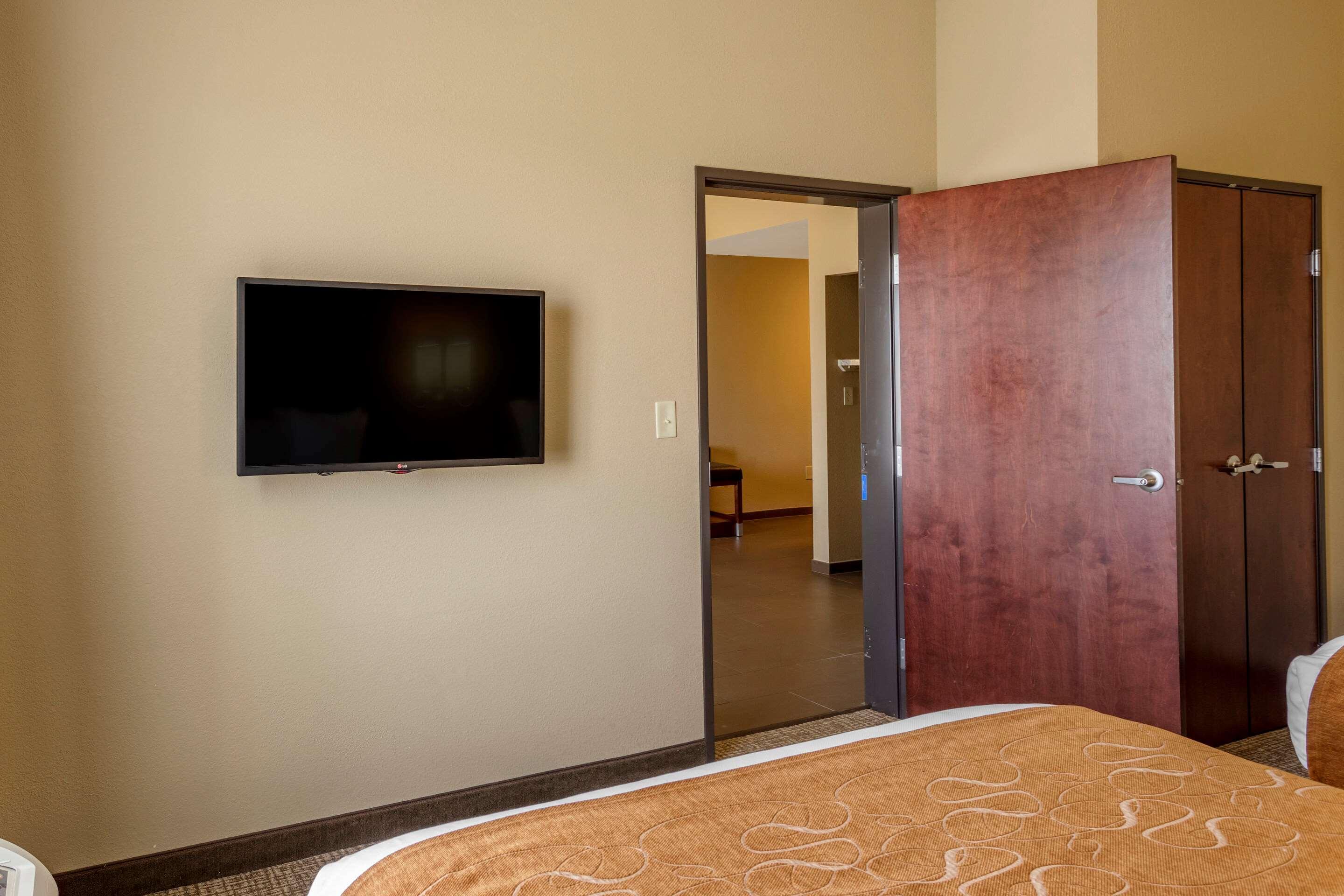 Comfort Suites Batesville Exterior photo