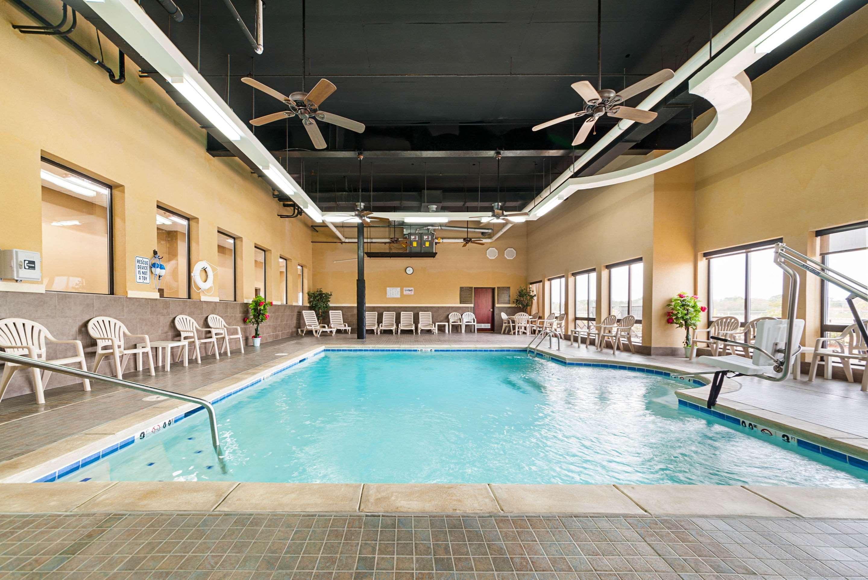 Comfort Suites Batesville Exterior photo